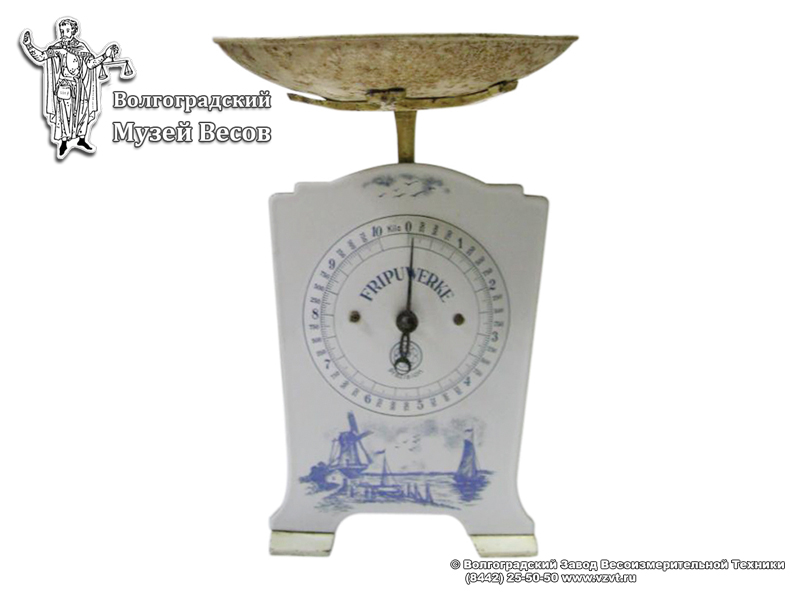 Spring kitchen scales of the company Fripuwerke. Germany, the middle of the XX century.