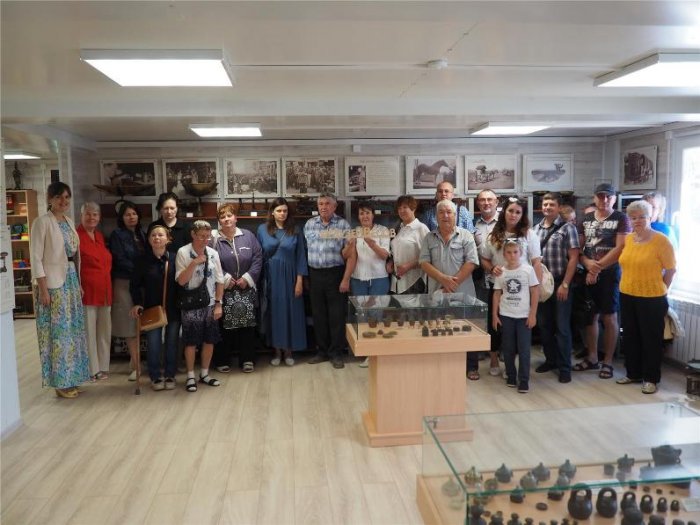 Members of the Blind Society visited the Museum of scales with a guided tour