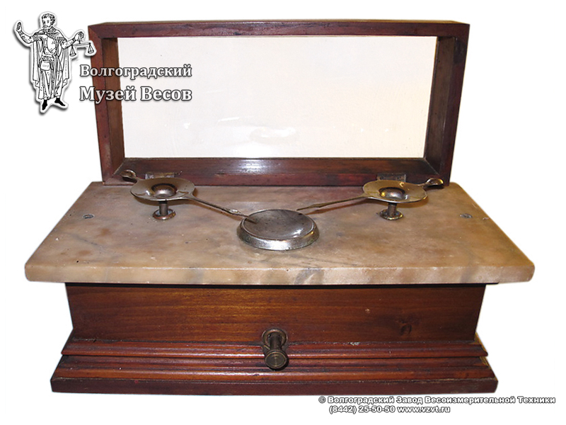 Balance in a wooden case with oval pans. The USA, the early of XX century