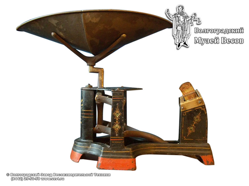 Trade scales with an oval pan. The manufacturer is unknown, the end of the XIX-early XX century.