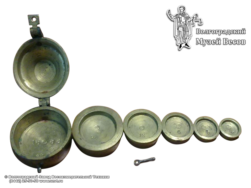 Separable pound. Case (48 zolotniks) and 5 disk-shaped weights (24, 12, 6, 3 and 2 zolotniks). Russia, 1888