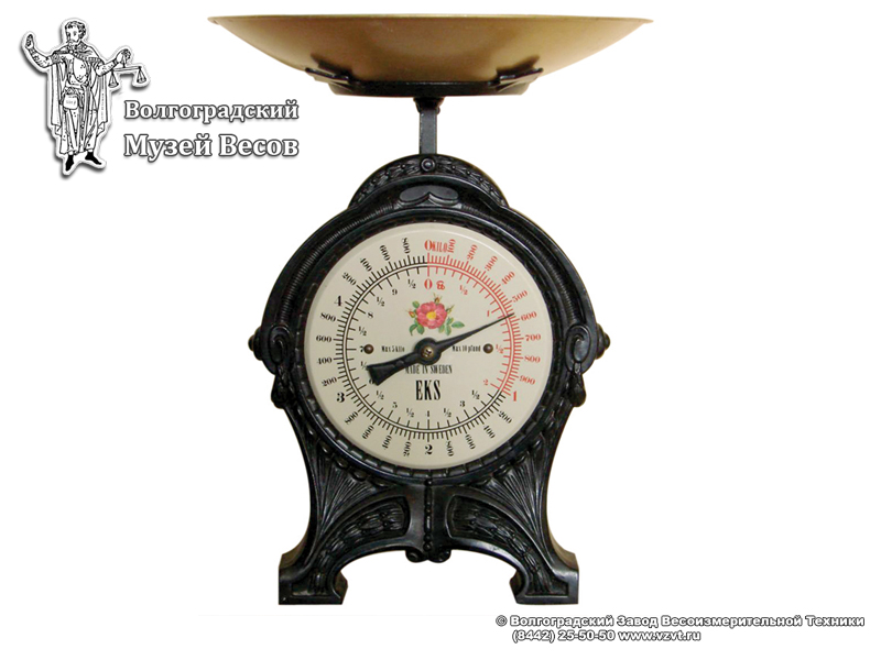EKS brand kitchen scales in a cast iron casing with an enameled dial. Sweden, the first half of the XX century.