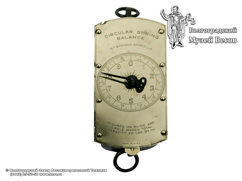Spring balance of dial type with an additional  pull-out scale. The weighing capacity range is 30 pounds. The USA, the first half 20th century