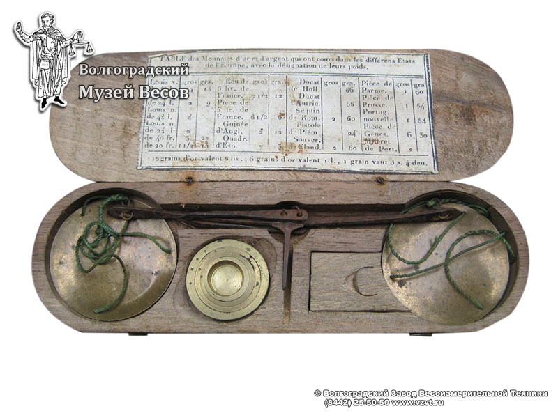 Pharmaceutical balance in the wooden case. France, XIX century