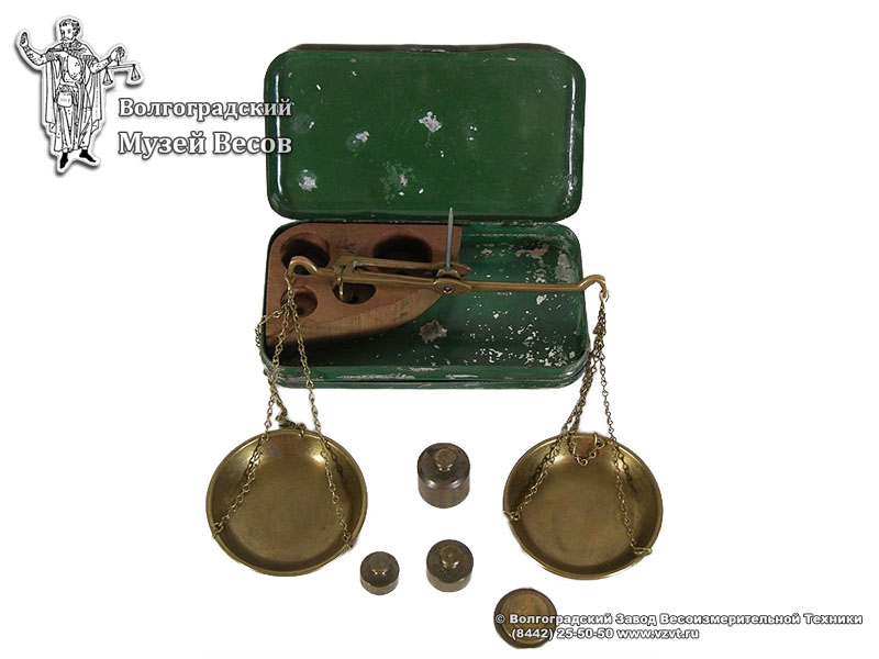 Balance for gold in a metal case. USA, the middle of the XIX century.