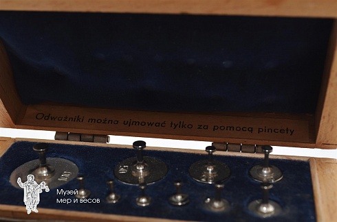 Polish weights in a case