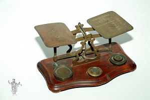Roberval letter scales