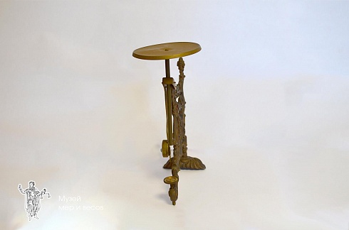 Gottlieb Kern decorated letter scales